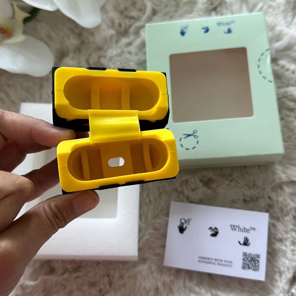 Off-White Arrow Logo Airpods Pro Case - Picture 5 of 7